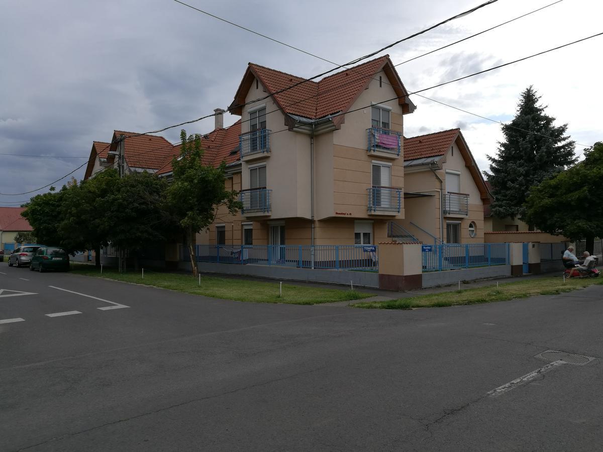 Kiskucko Apartman Hajduszoboszlo Bagian luar foto